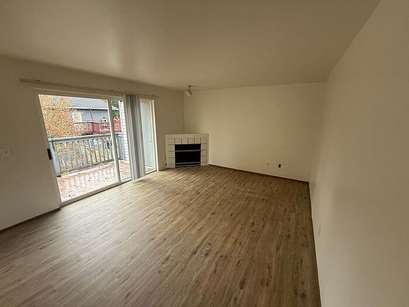3rd image of 1004 37th St SE #D