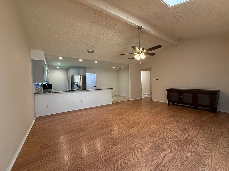 2704 Mintwood Pl — Photo 3