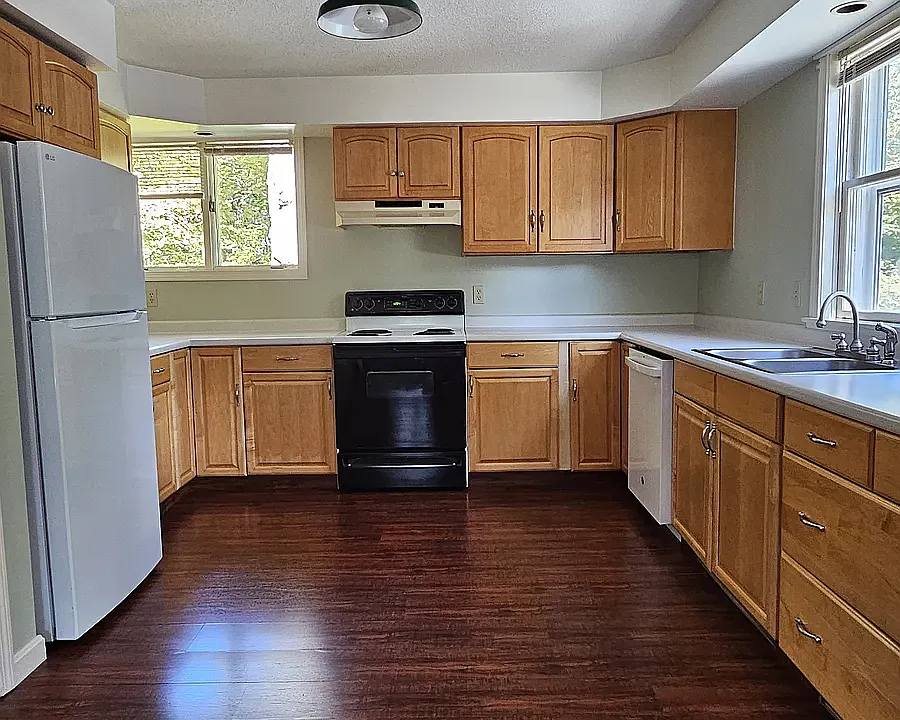 9 Cottage St #D