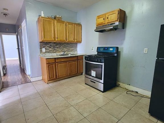 4th image of 31 Sunset Ave APT 1