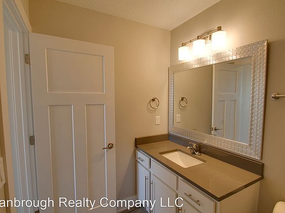 4th image of 241 SE Jennifer Dr #8957276
