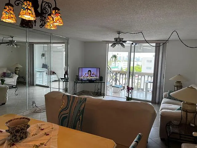 1001 NE 14th Ave #701 — Photo 38