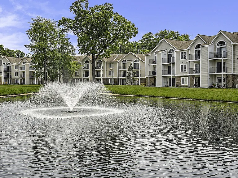 Orchard Lakes Apartments — Photo 35