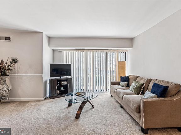 4th image of 15603 Dorset Rd #17
