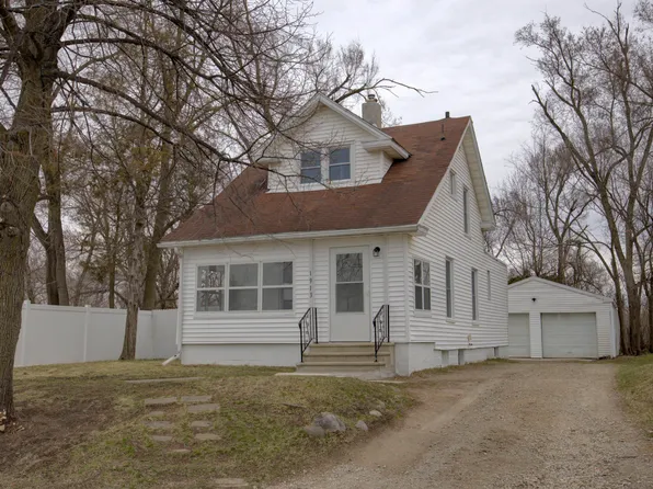 1913 Woodsum St, Jackson, MI 49203