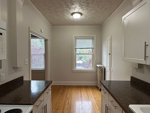5th image of 230 NE 28th Ave APT 201