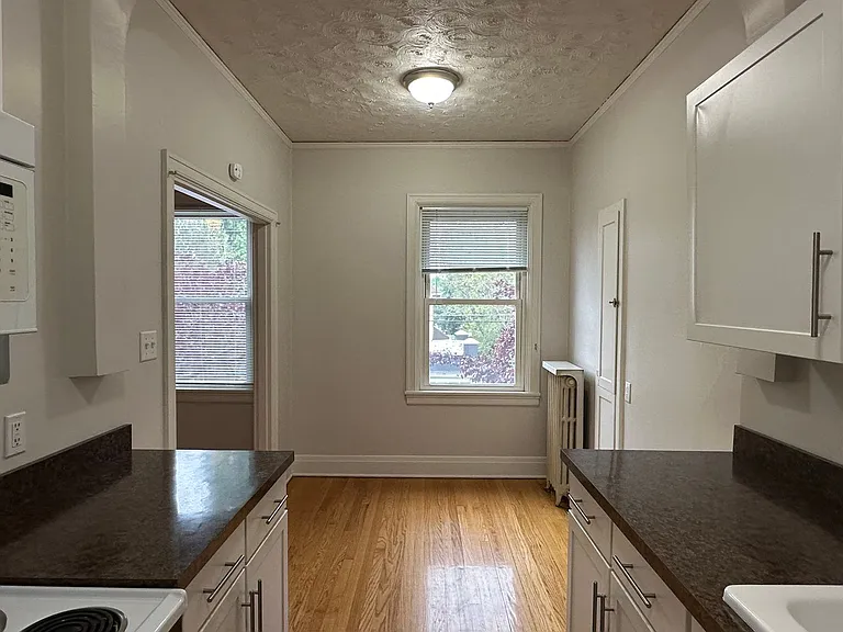 230 NE 28th Ave — Photo 5