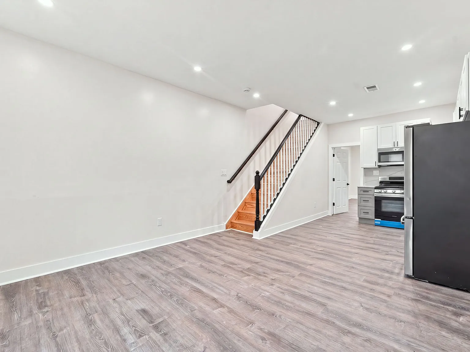 4 bed, 1096 sqft, $2,000 — Photo 3