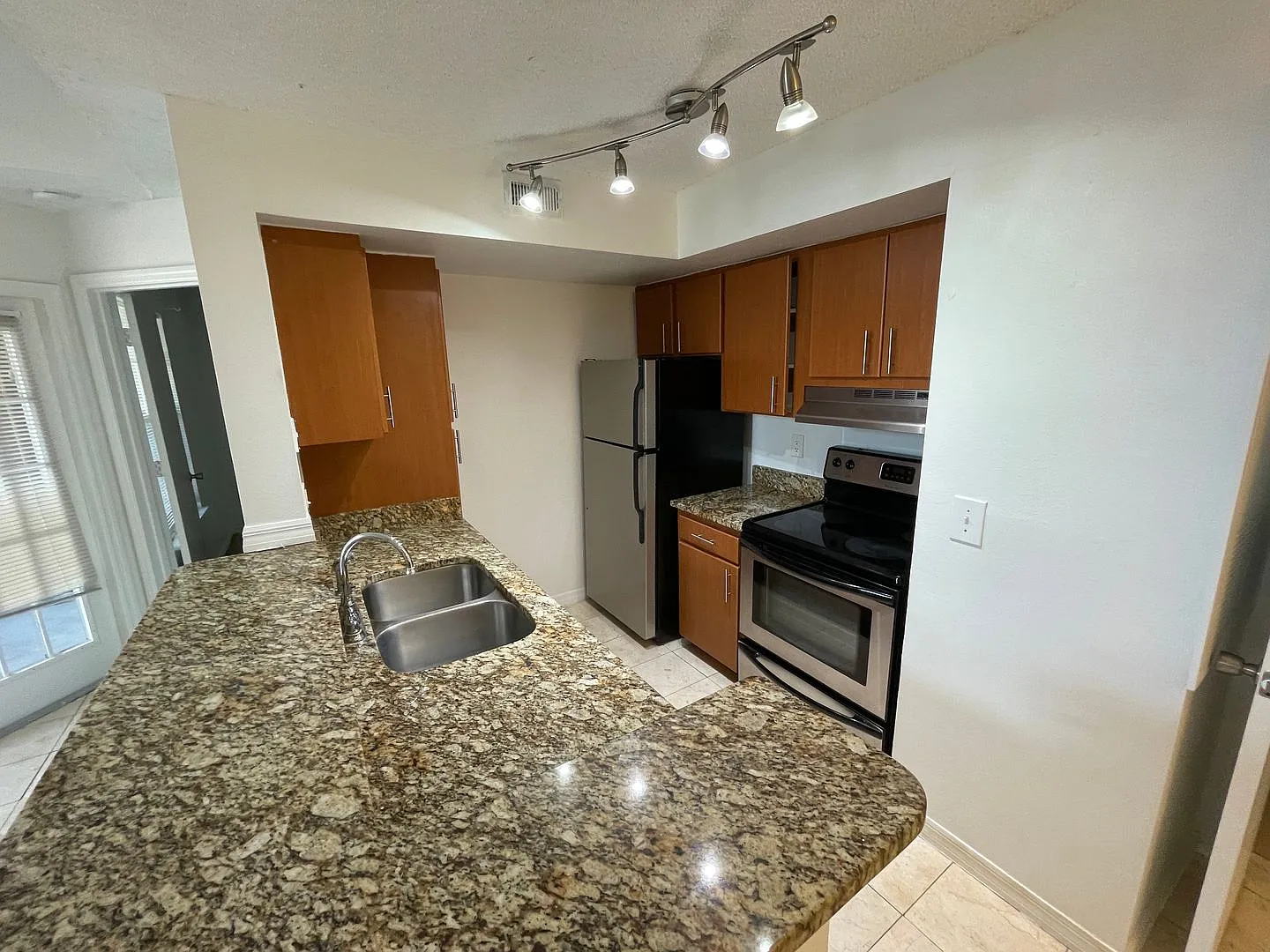 Condo Convenient To Attractions! Bella Vista Community! Available August 13th! — Photo 3