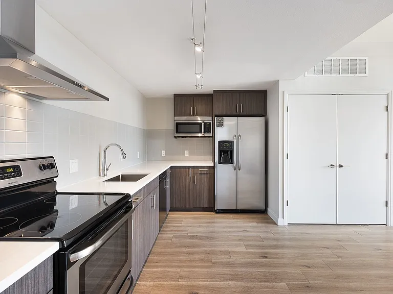 E14 Apartments — Photo 41