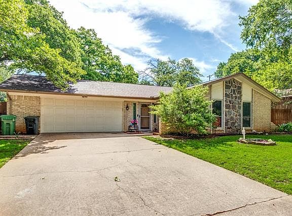 2nd image of 2411 Tanglewood Dr