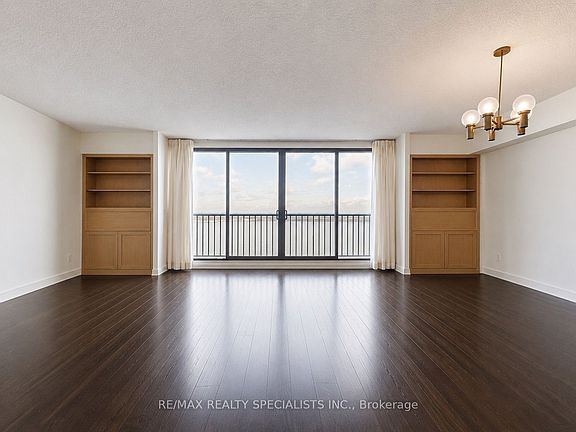 4th image of 33 Harbour Sq #1207