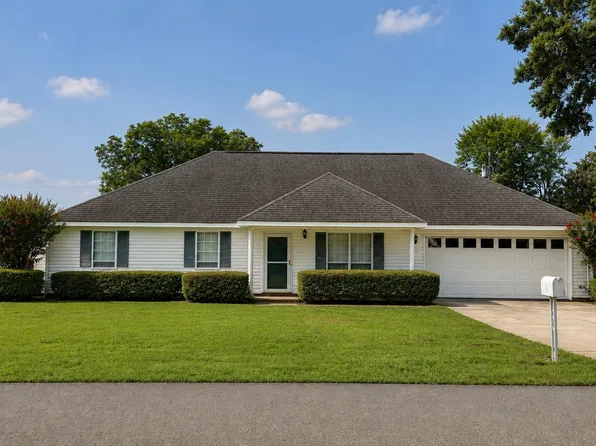 105 Wisconsin Ave, Muscle Shoals, AL 35661