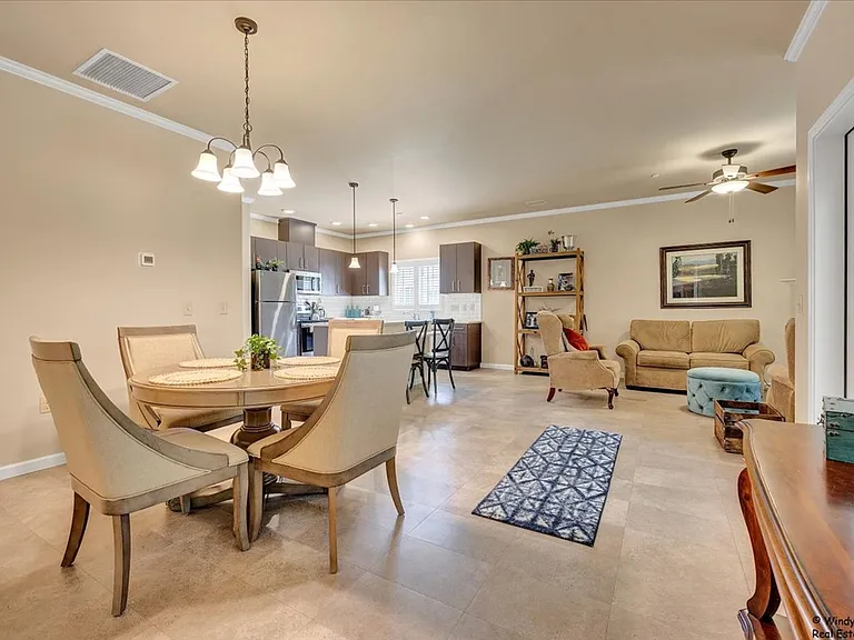 517 W Rand Rd — Photo 6