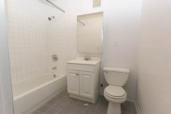 Rented by Nooklyn NYC LLC | media 12