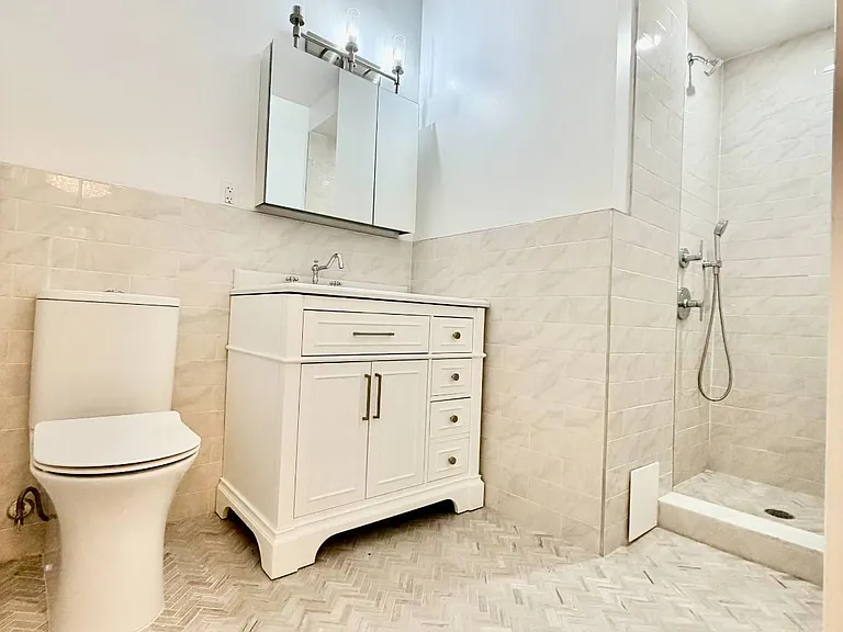 155 Beacon Hill Dr #8 — Photo 17