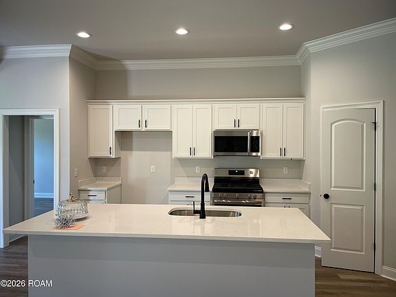 3rd image of 389 Rue Evangeline