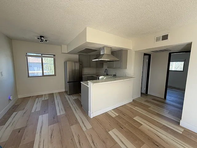 2 bed, 1080 sqft, $1,395 — Photo 2
