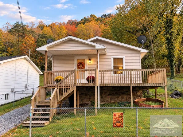 1412 Terrace St, Hinton, WV 25951