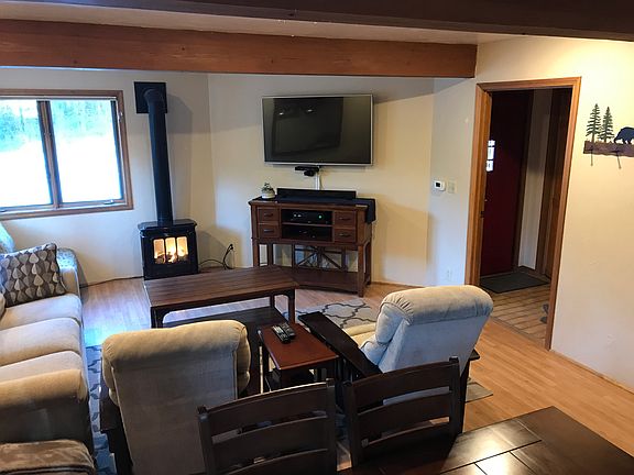 Living room w/arctic entry 