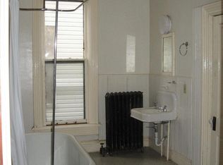 511 Franklin St APT F, Waukegan, IL 60085