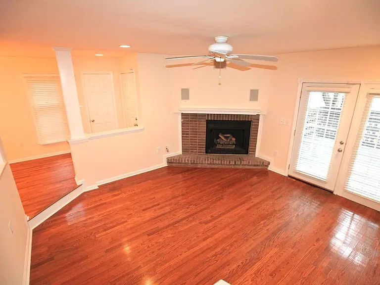 417 W 8th St #G — Photo 11