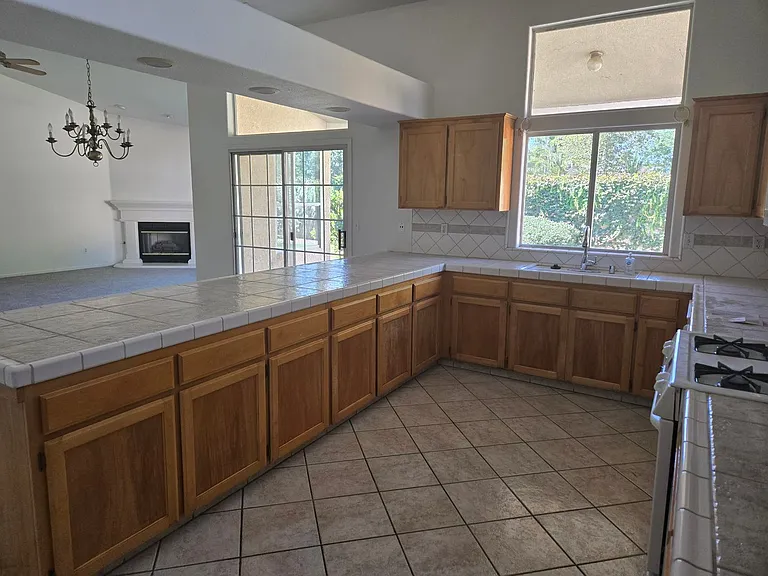 2738 W Ceres Ct — Photo 6