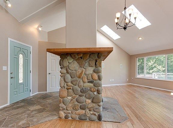 4th image of 33010 NE Clearwater Dr