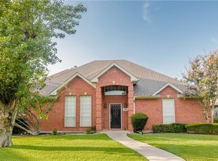 6700 Hillside Dr, Benbrook, TX 76132
