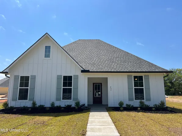 822 Old Spanish Trl, Bay Saint Louis, MS 39520