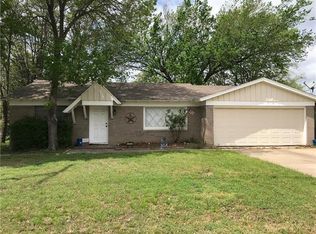 3920 Williams Rd, Benbrook, TX 76116