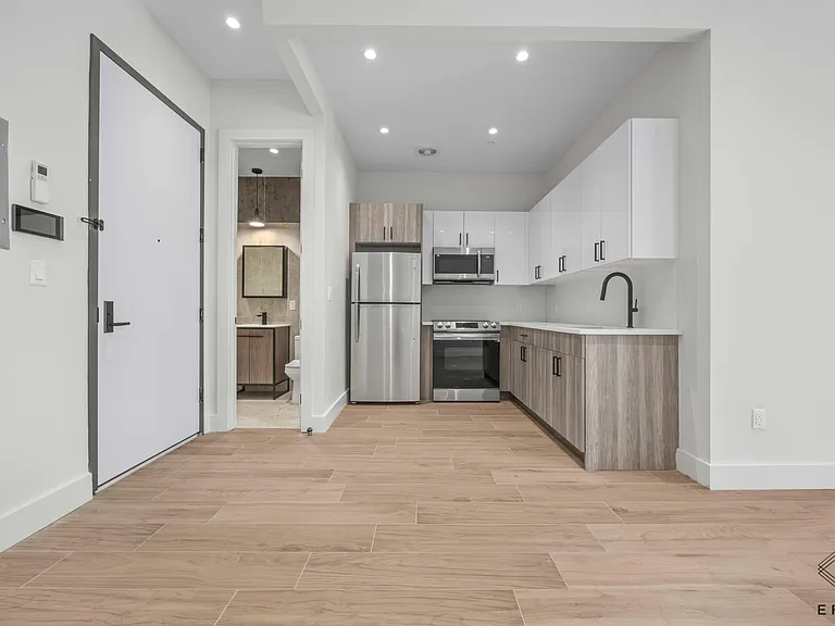 1118 Rogers Ave #3L — Photo 1