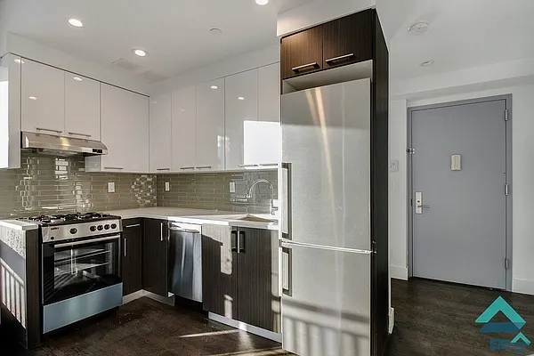 Rented by EXR | media 22