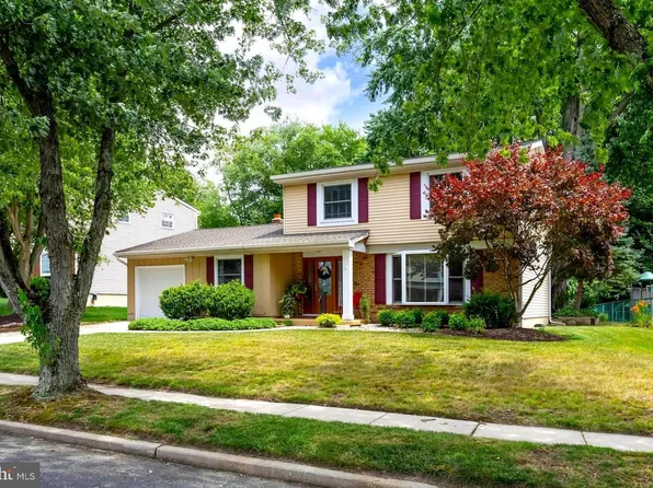 16 Bently Dr, Sewell, NJ 08080