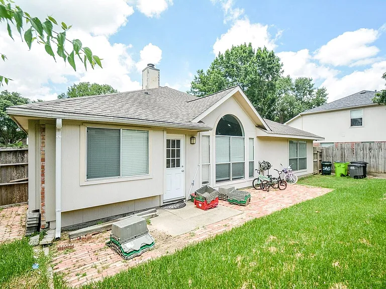 19715 Lindenfield Ct — Photo 30