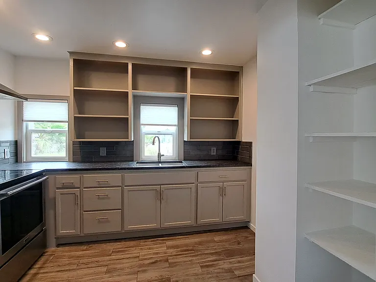 580 N Main St — Photo 4