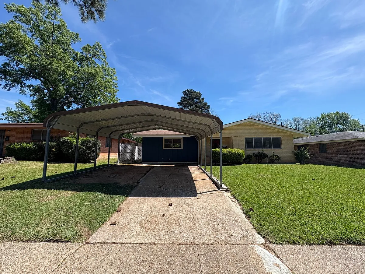 Photo 2 of 26 - 2711 Thayer St - Shreveport, LA Building Photo - 2711 Thayer St