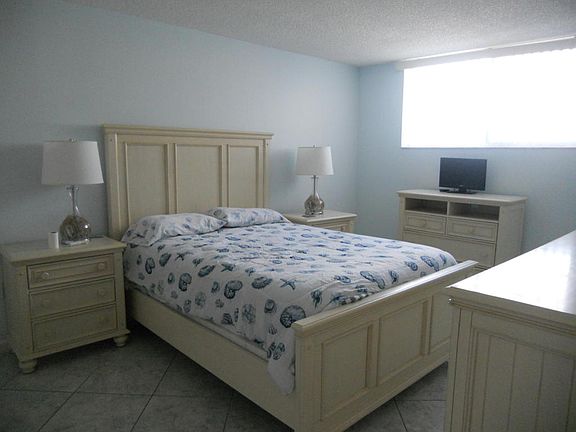 5th image of 108 Paradise Harbour Blvd APT 301