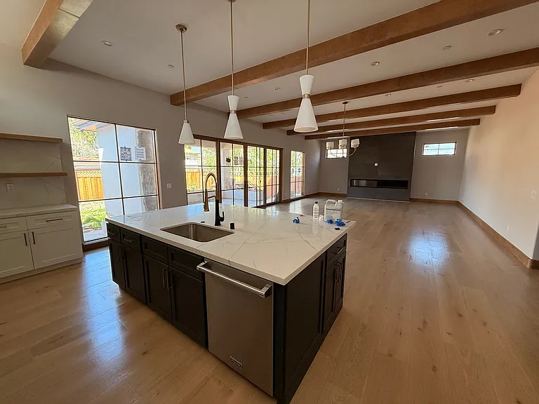 1139 Roy Ave — Photo 12