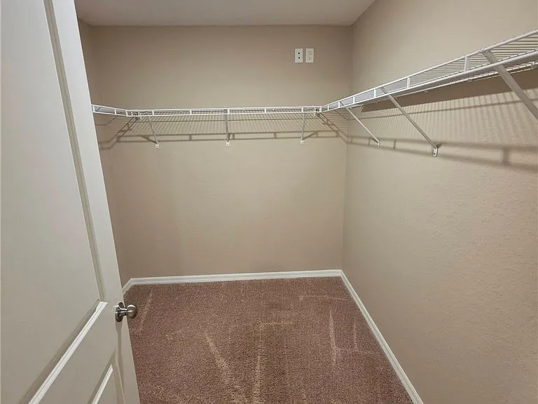 5527 Castania Dr — Photo 17