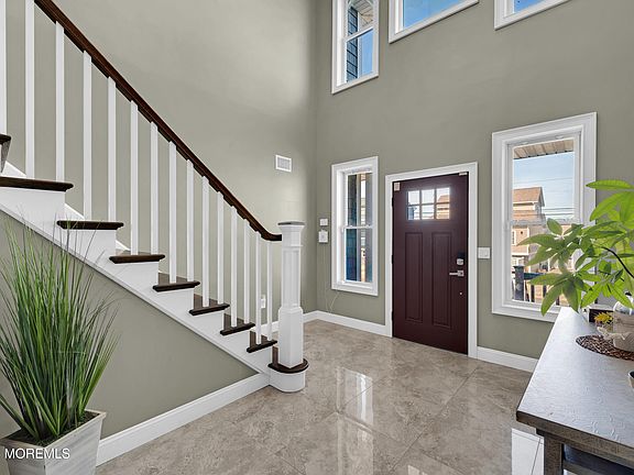 4th image of 431 Hiering Avenue