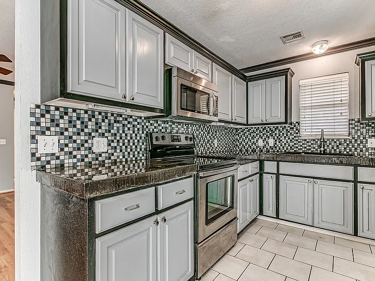 323 Potomac Dr — Photo 18