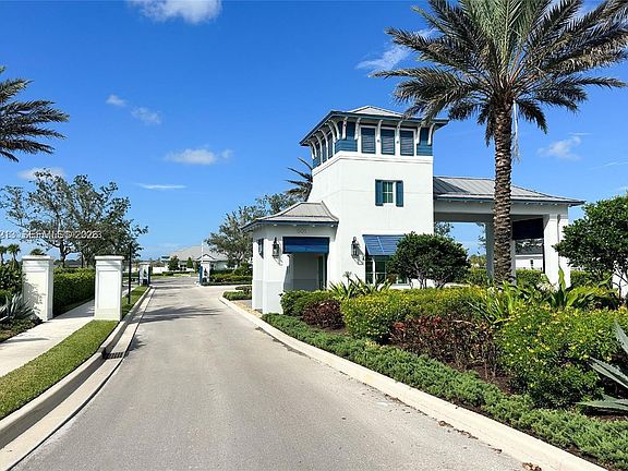 3rd image of 797 SE Bloomfield Rd