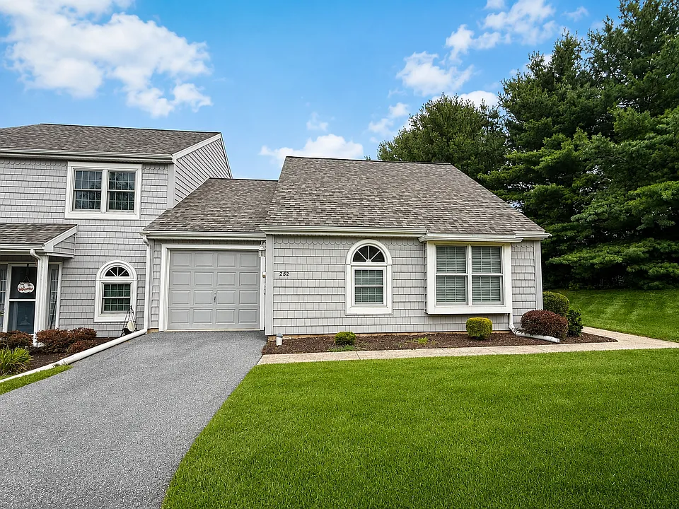 252 Crescent Dr