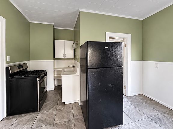 4th image of 88 Arnold St #2