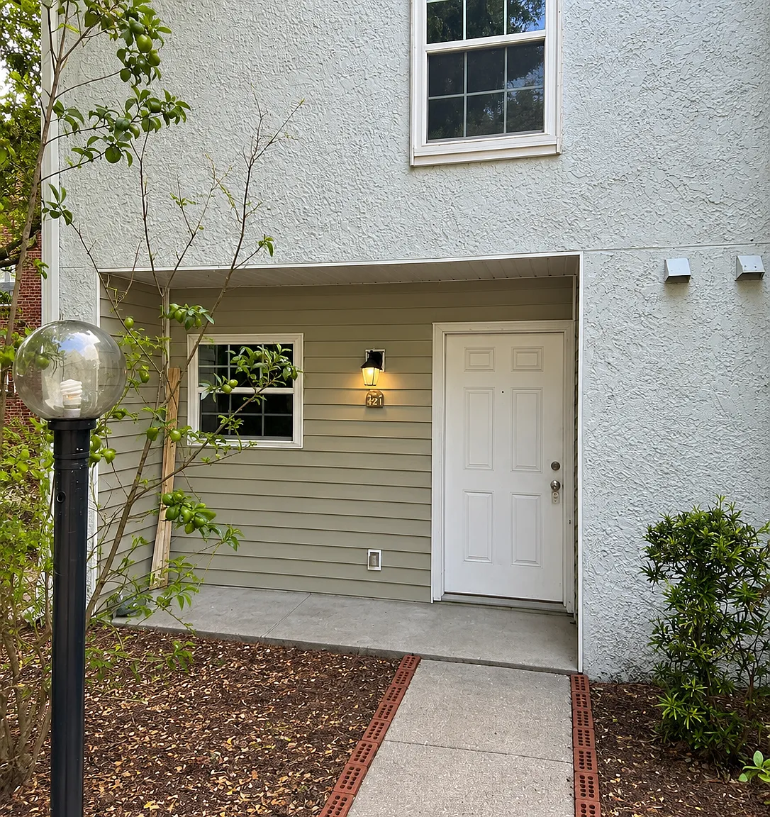 2 bed, 1.5 bath, 1200 sqft, $1,550 — Photo 1