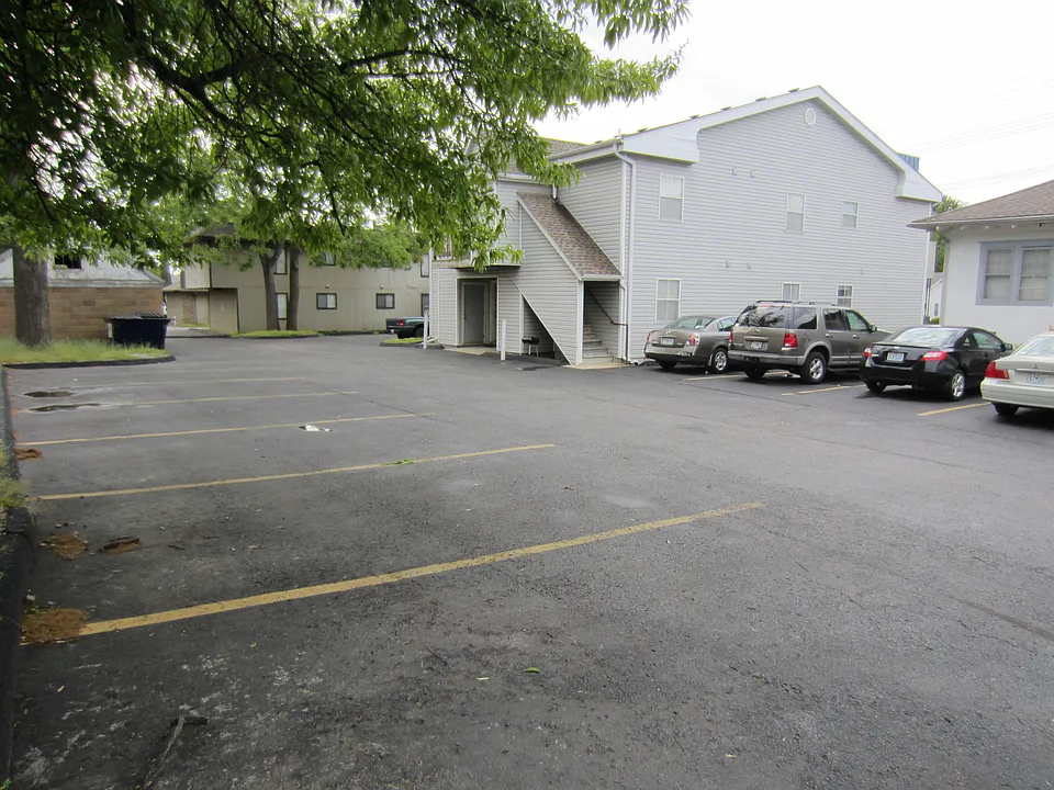 605 E Grand - Large 2BR Duplex Just 2 Blocks from MSU!