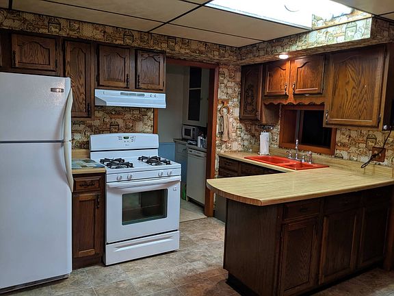 2nd image of 152 Furnace St