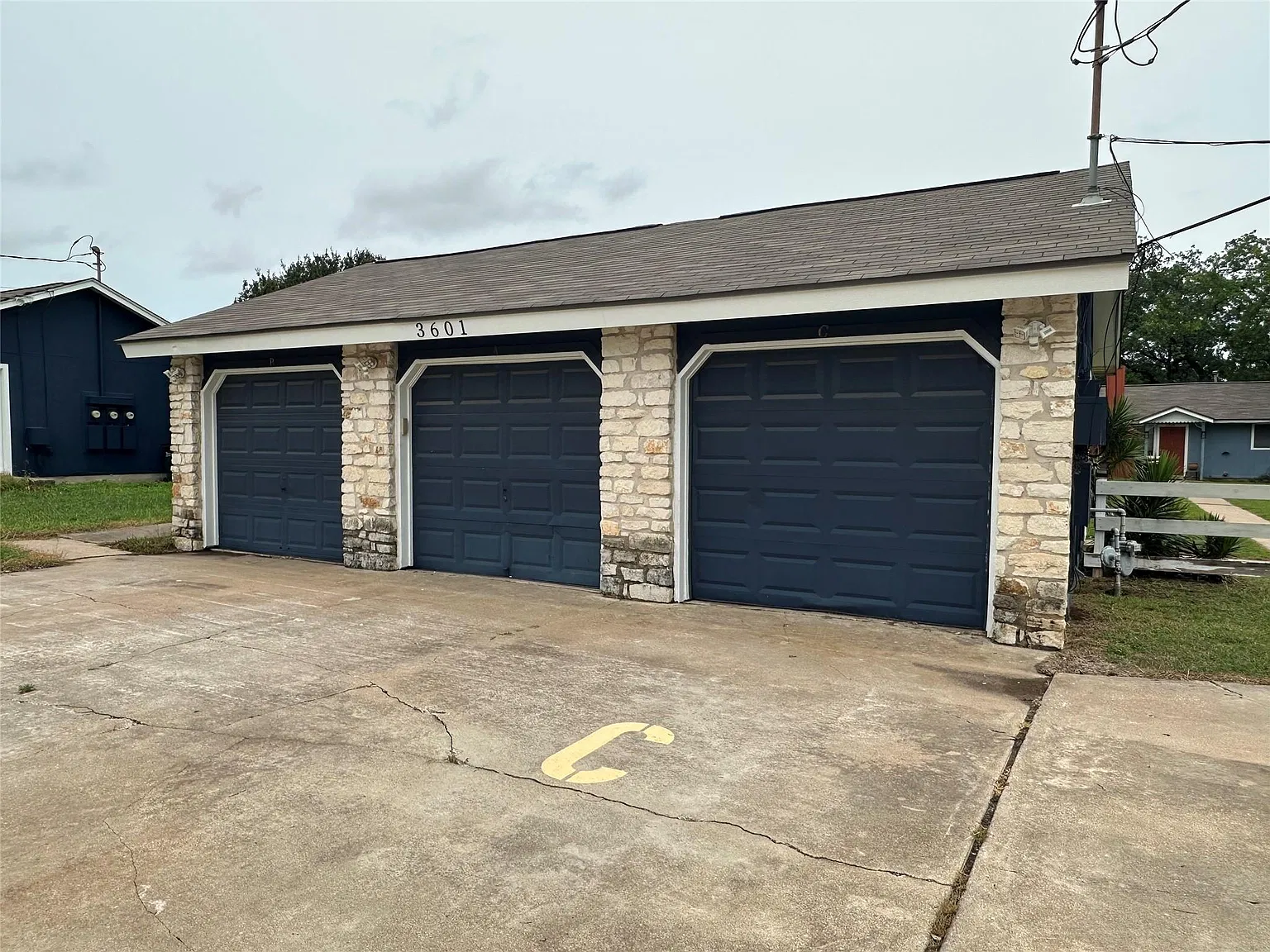3 bed, 2.0 bath, 3036 sqft, $1,550 — Photo 2