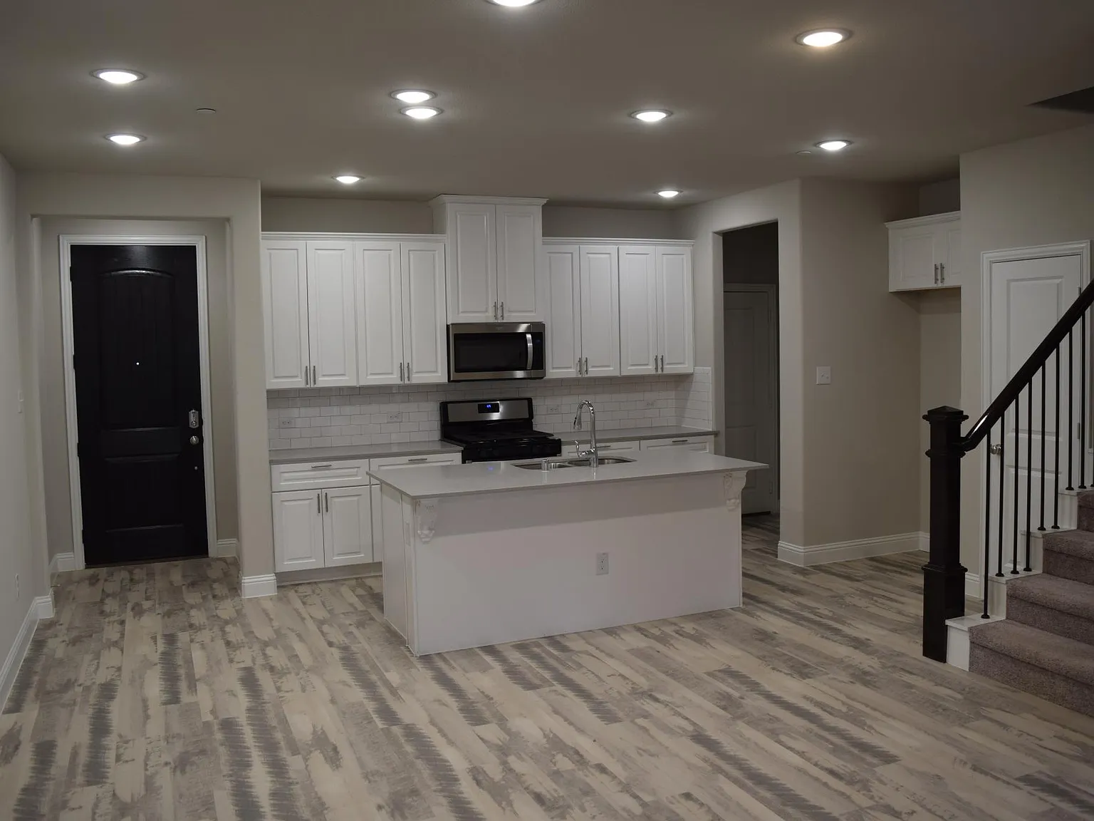 4 bed, 3.5 bath, 1934 sqft, $2,900 — Photo 3